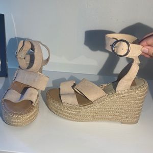 Size 8 Dolce Vita wedges. Good condition.